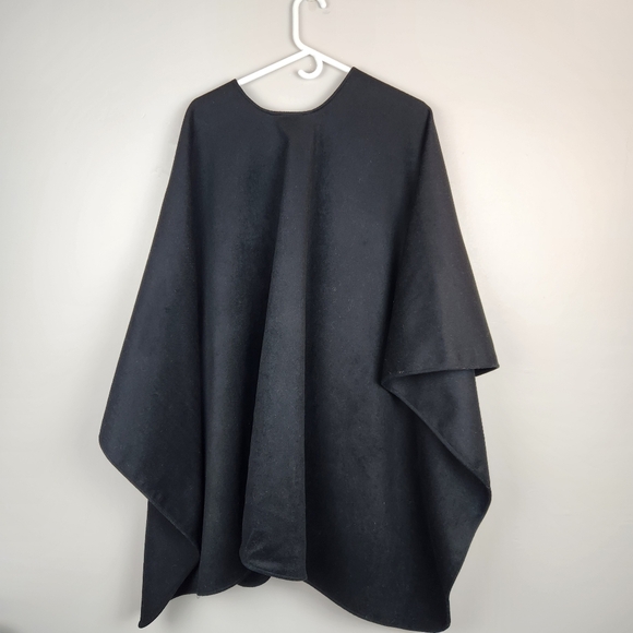 Vintage Black Wool Cape Made In USA - Picture 2 of 5